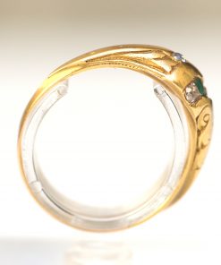 Alternative view of Ring mit Smaragden, Rubinen und Diamant-Rauten