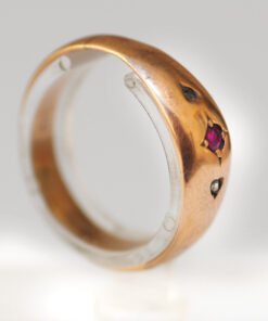 Alternative view of Ring mit zwei Diamant-Rauten und einem Rubin