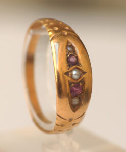 Alternative view of Ring mit zwei Rubine und drei Perlen