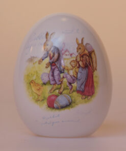 Ei aus Porzellan, Hasenfamilie
